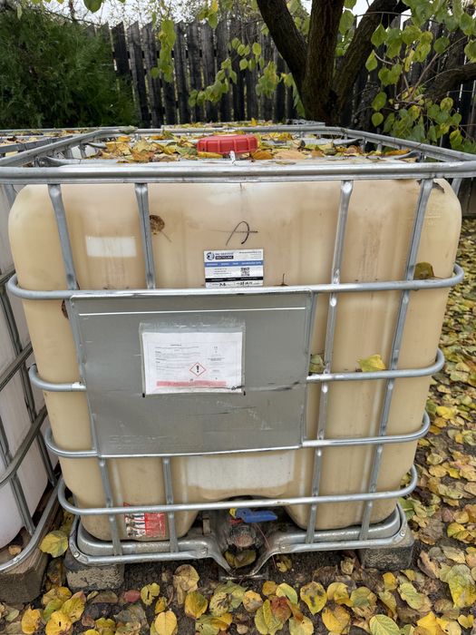 Vând Bazine plastic 1000L