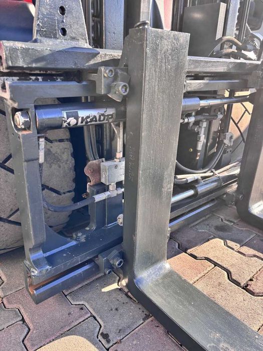 Stivuitor - Motostivuitor Linde H30D-02 cu cabină An fabricație: 2004