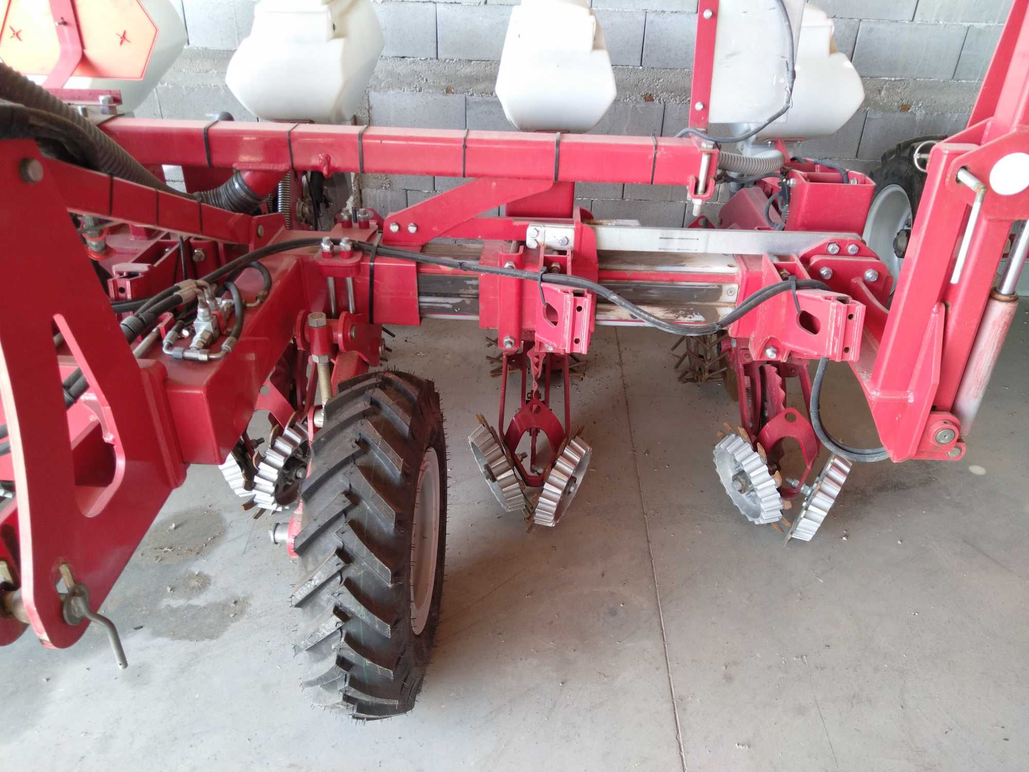 No-Till и конвенционална сеялка Elvorti Vega 6  с телескопична рама