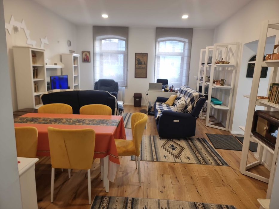 Inchiriez Apartament KING 220 mp (in vila -utilat  ) max 14 persoane