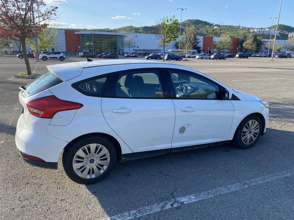 Ford Focus 1.6 2015
Model 6 trepte 

DOTARI :
- Inchi