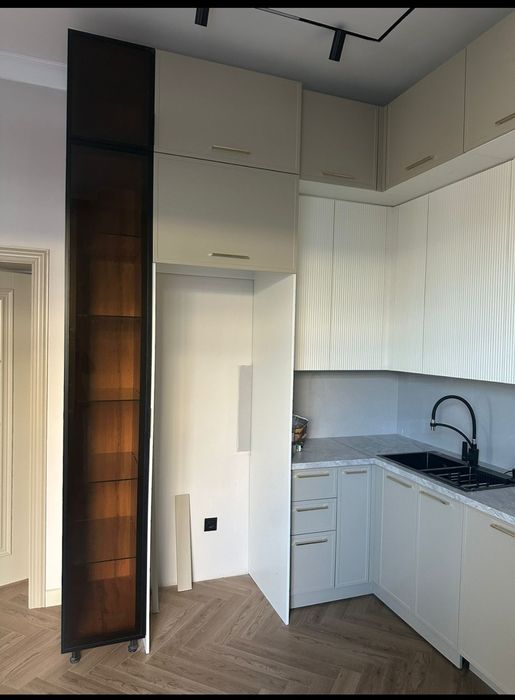 Продам новую кухню 4 на 3.4