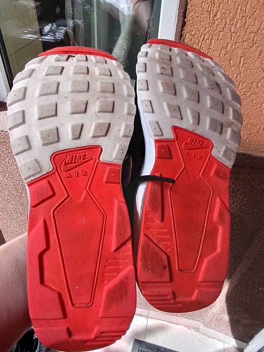 Vând adidas Nike , purtați putin , stare foarte bună.