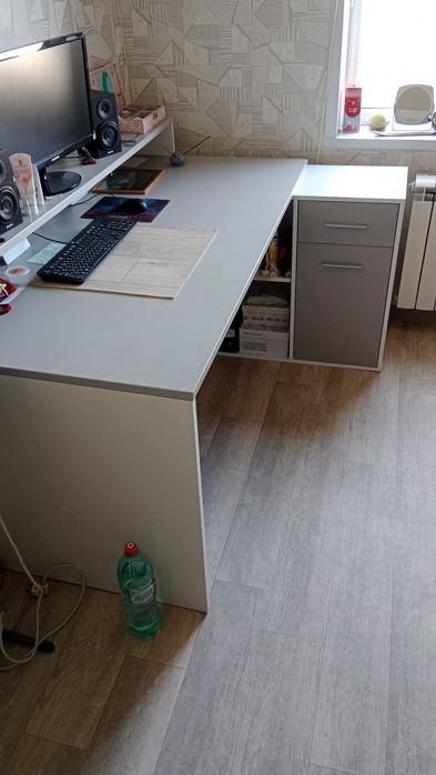 Продам стол компьютерный большой