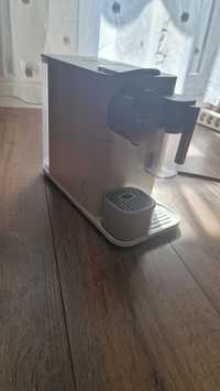 Aparat cafea cu capsule Nespresso alb