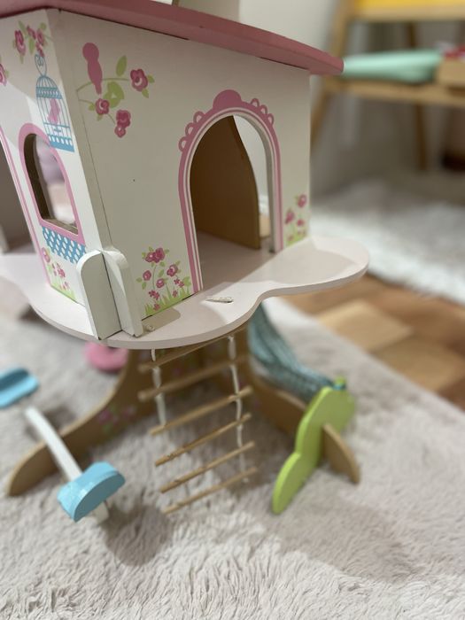 Дървена къща за момиче