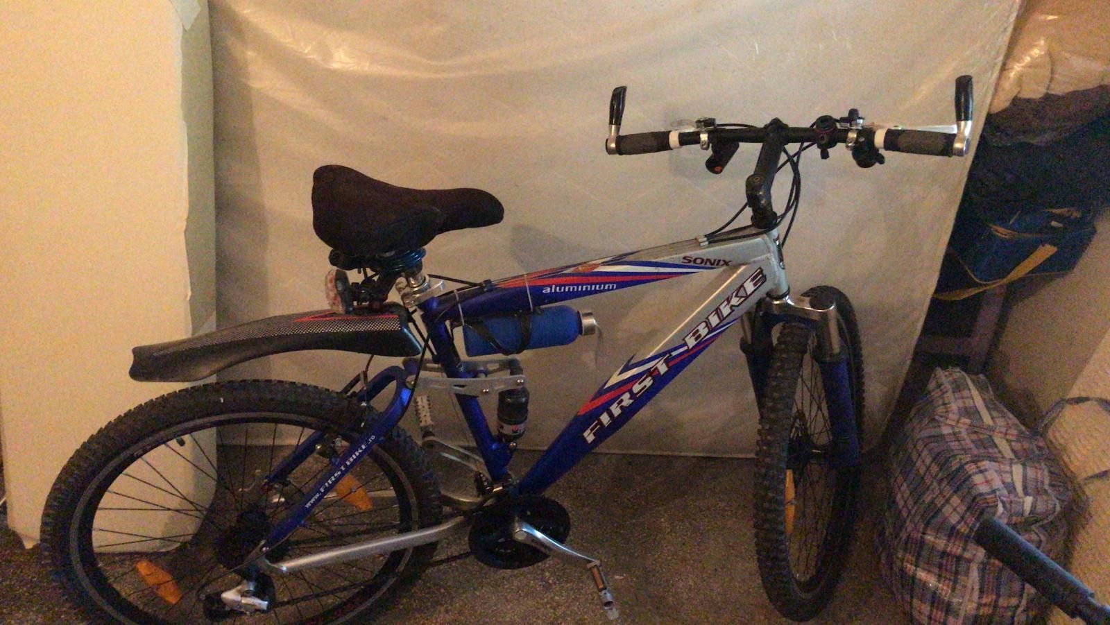 Vând bicicleta First Bike Sonix cadru aluminiun
