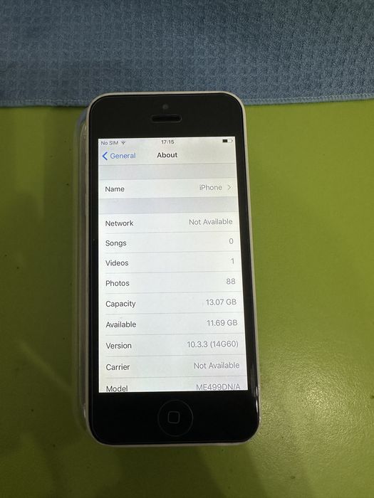 Продавам iPhone 5c с оригинална кутия