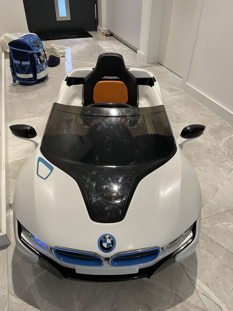 Masina BMW i8………………………