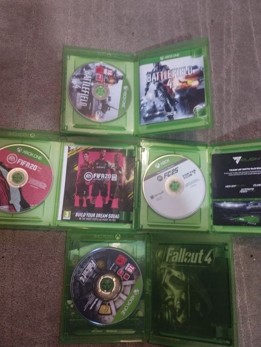 Xbox one с 4 игри подарък