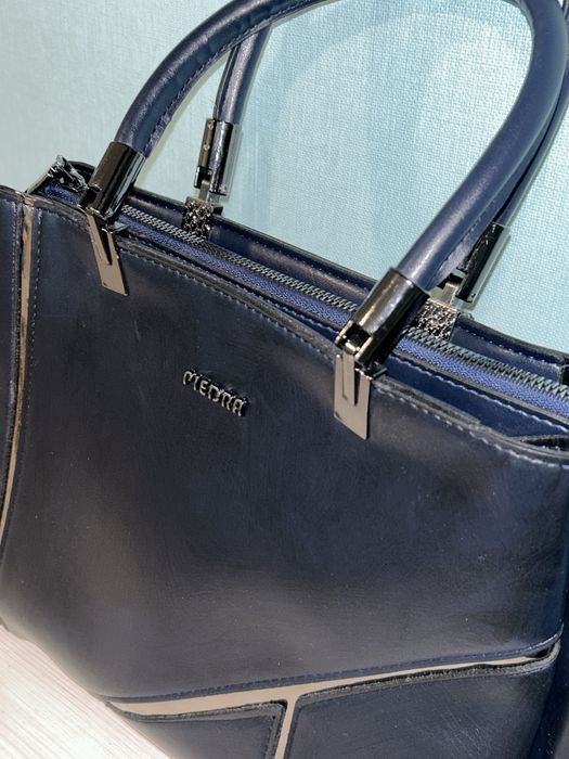 Тъмно синя дамска чанта - Piedra