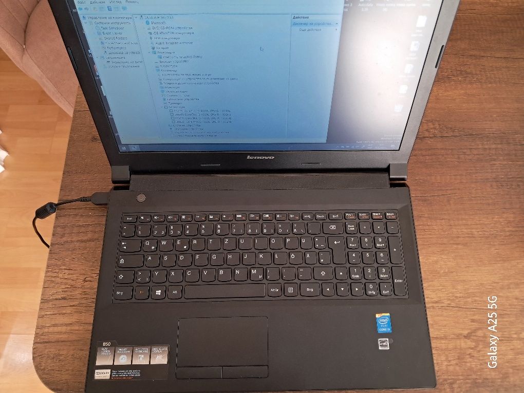 LENOVO лаптоп Перфектен