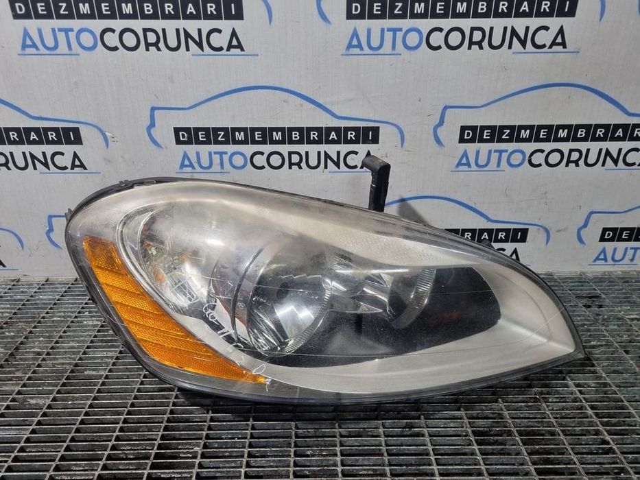 Far Dreapta Volvo XC60 2008 - 2013 SUV 4 Usi (1162) Fara xenon