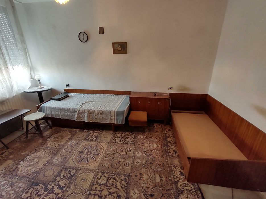 Мебели- диван с фотьойли, маса ,ъглови легла с ракла и секция