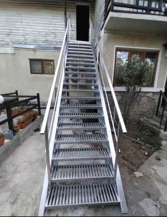 Vând scări zincate