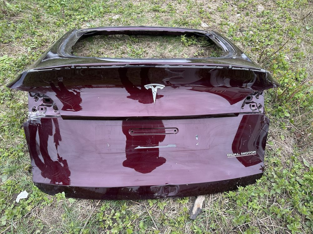Hayon,capotă portbagaj tesla.