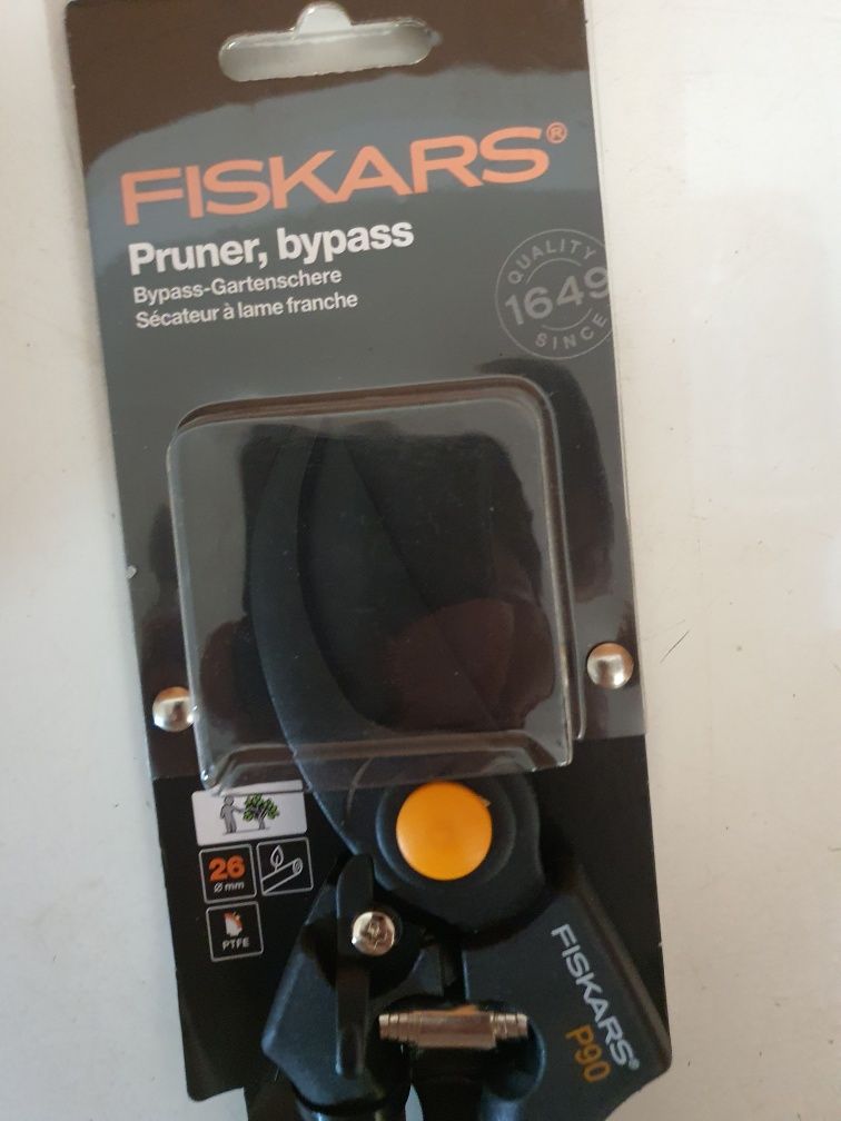 Foarfeca Neagra FISKARS