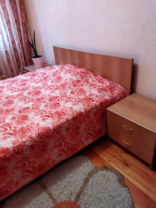 Мебель кровать трюмо две тумбочки