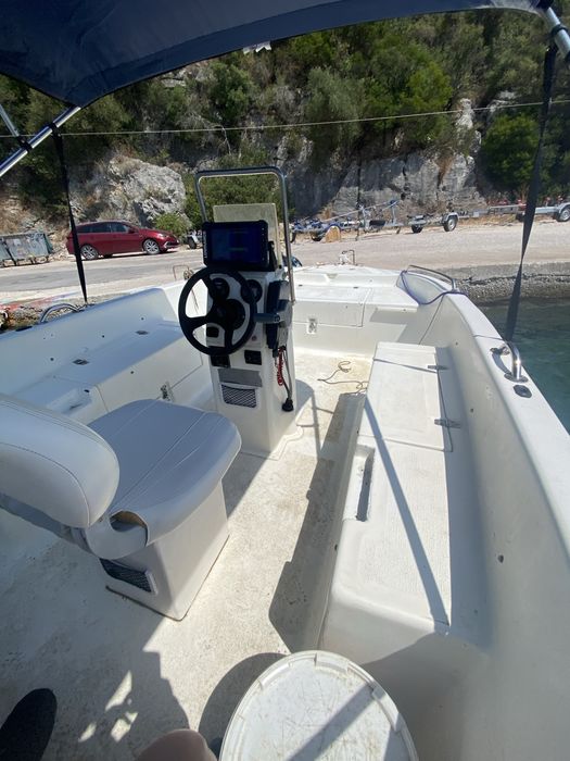Barca cu motor si peridoc