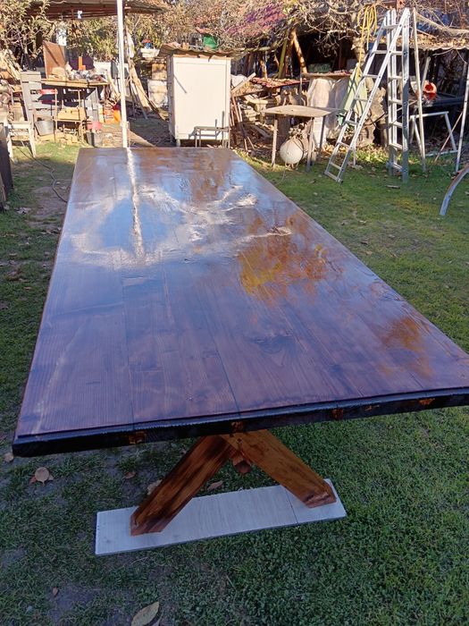 Mese, bănci, spatii de joacă