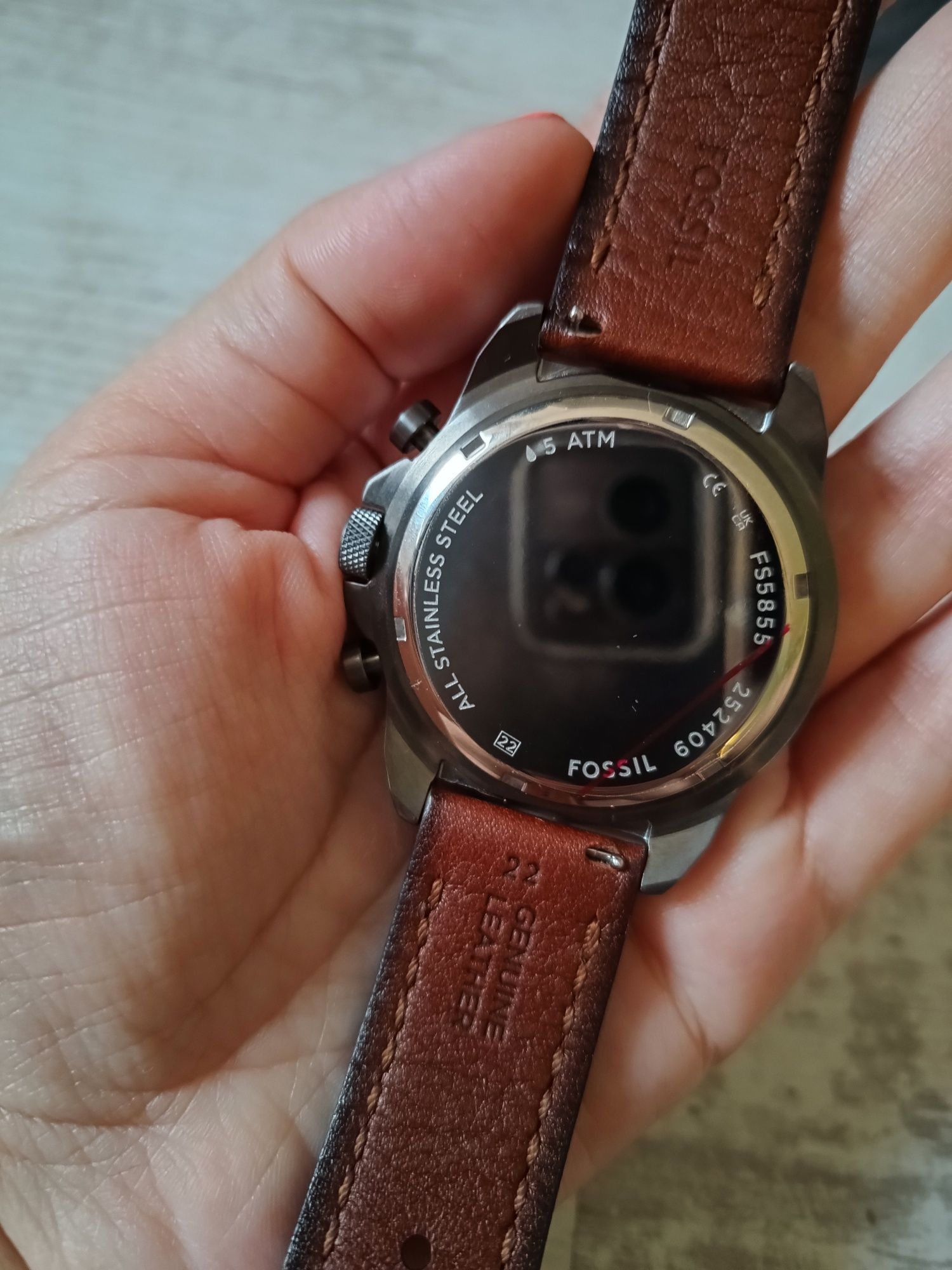 Нов часовник Fossil с естествена кожена каишка