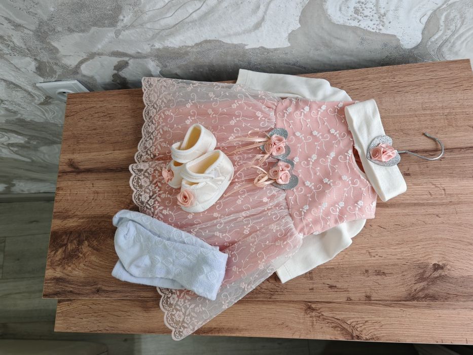 Платье на девочку 0-3мес (комплект на выписку) )