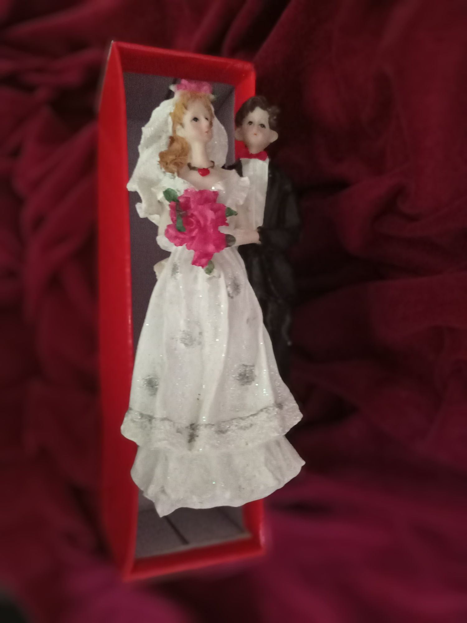 Статуэтка жениха с невестой, можно на торт