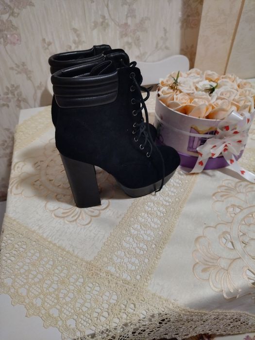 Vând încălțăminte unele noi altele purtate de maxim doua ori