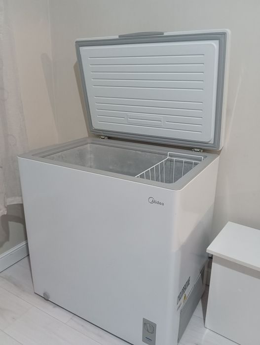 Морозильник продам. 200литра.