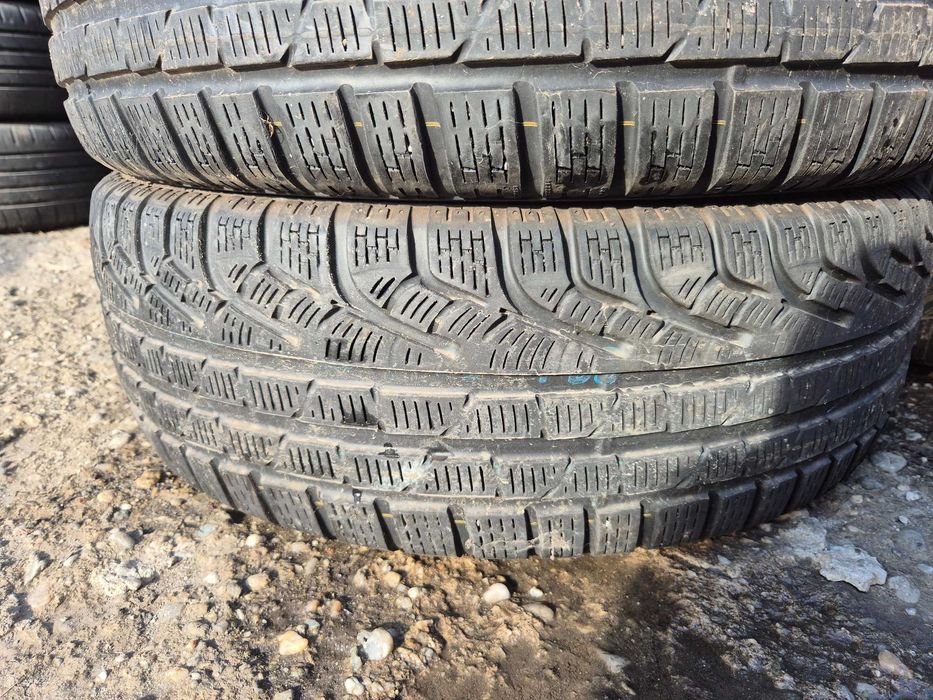 4 Anvelope de IARNA - 215/65/16 - PIRELLI Stare buna DOT Vechi