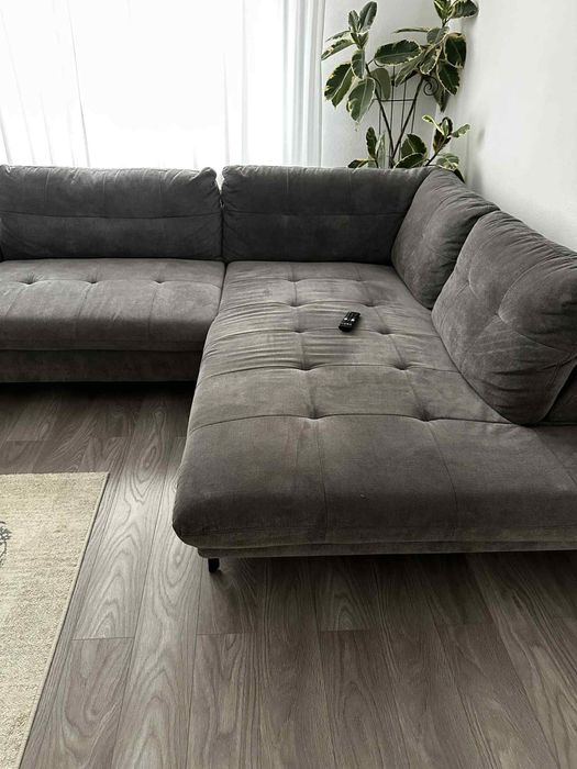 Canapea aproape noua