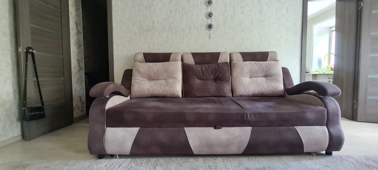 Срочно продам диван