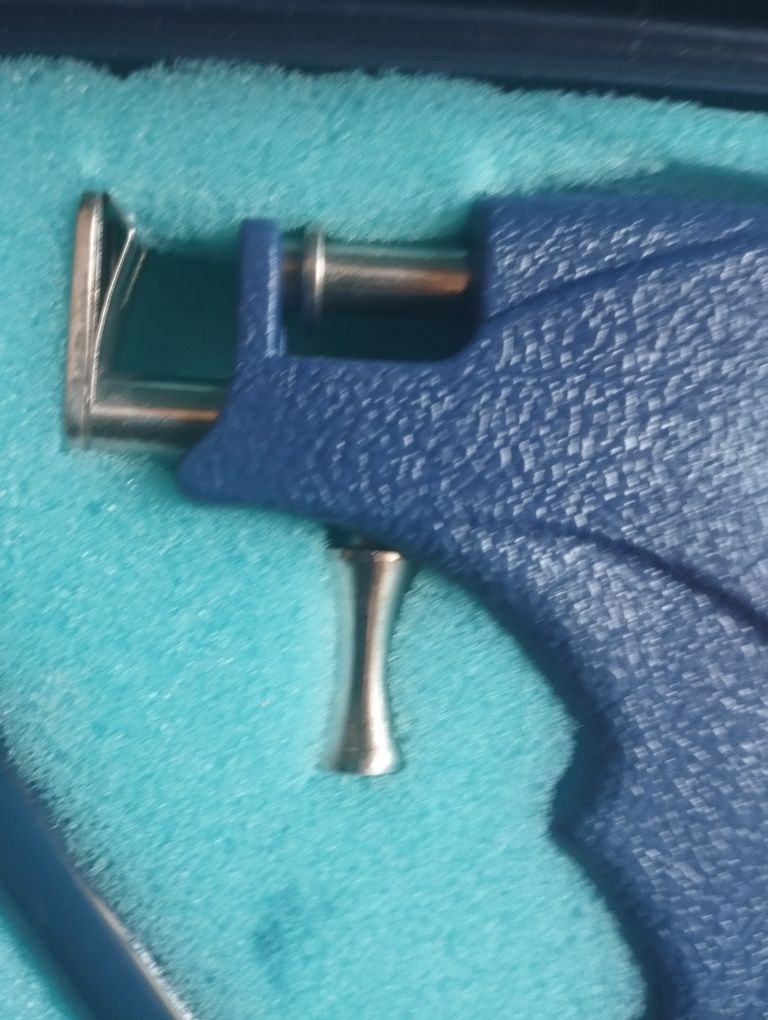 Quloq teshish uchun pistolet