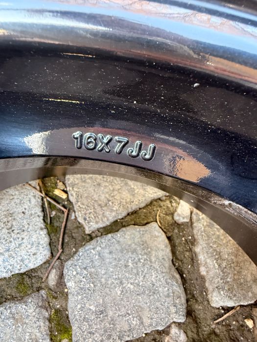 Джанти   с  гуми  5/114.3/16