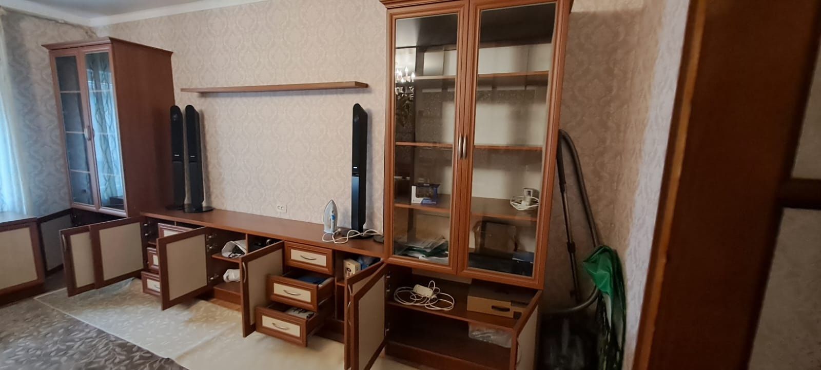 Продаётся стенка в зал