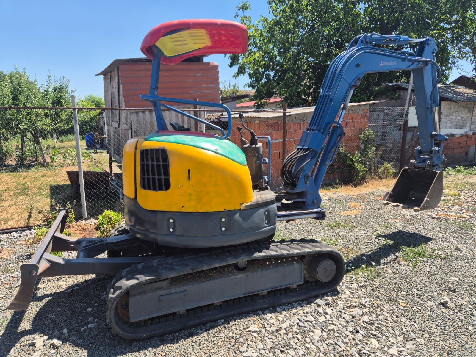 Vând excavator mitsubishi 3,8t an 2006