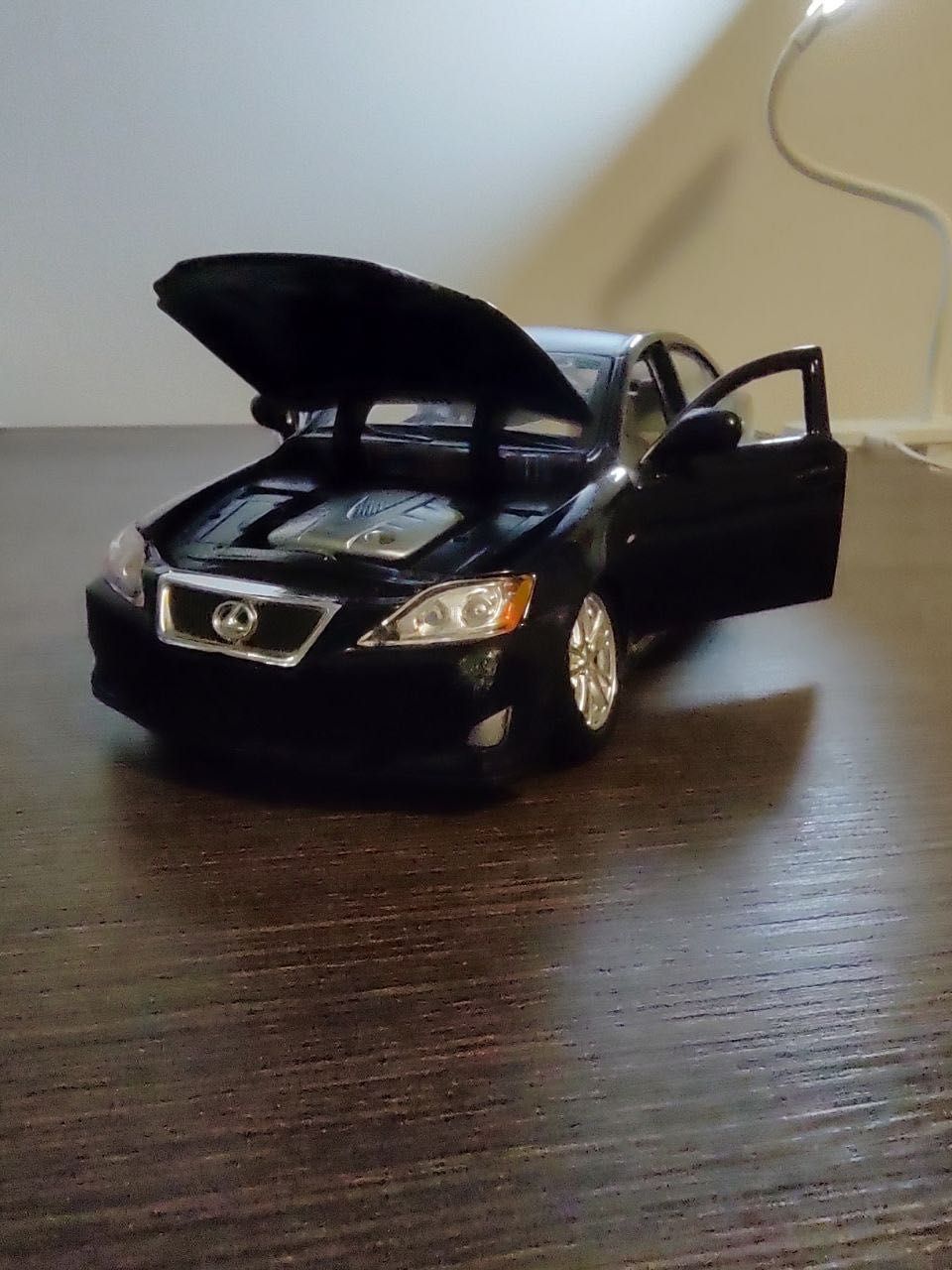 Модел Lexus IS350 в мащаб 1:24