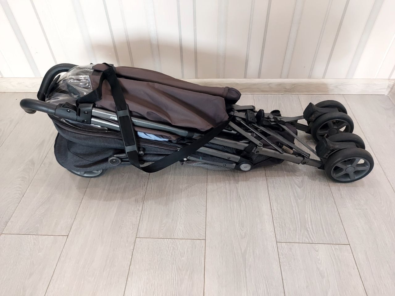 Easywalker Buggy Berlin Breakfast коляска трость детская прогулочная