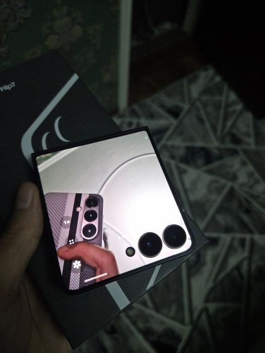 Samsung Z Flip 7 256GB 12GB ozu