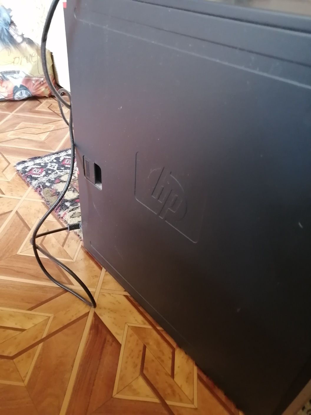 Настолен компютър HP с екран