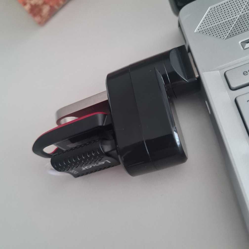 Удобен мини 3 портов USB хъб 1 х USB 3.0 и завъртащо рамо