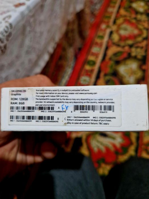 Samsung   S 21 fe  сотилади айби йук коробка документ  бор хотира