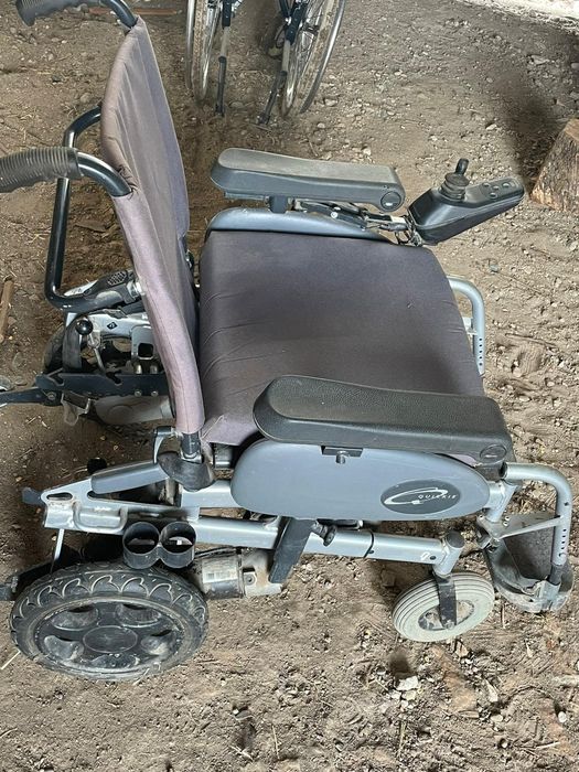 Vând cărucior handicap