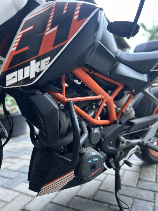 Vând ktm duke390