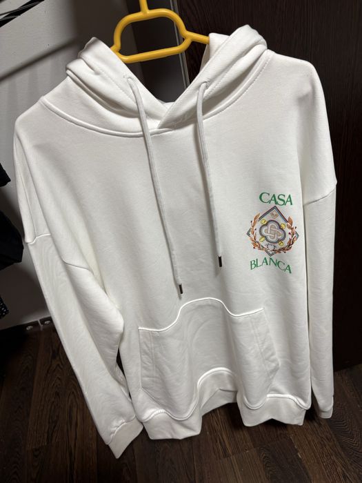 Tricouri si hanorac detalii in privat