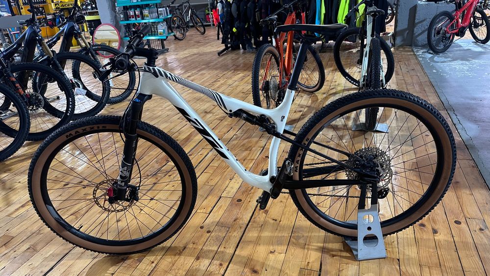 Bicicletă full suspension KTM Scarp Elite - carbon
