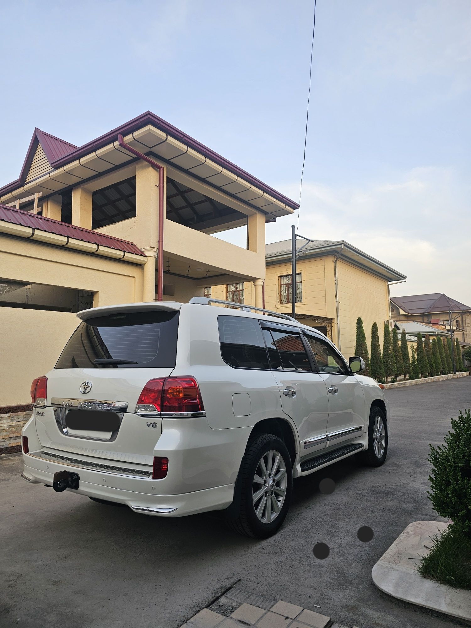 Toyota Land Cruiser 200 модель японка