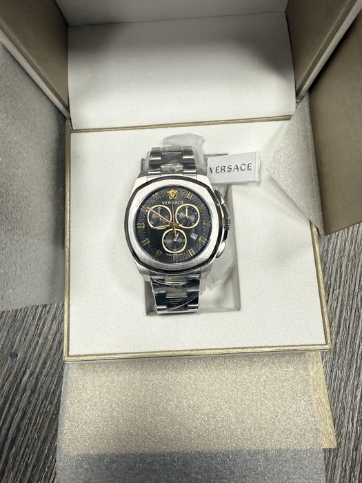 Часовник Versace