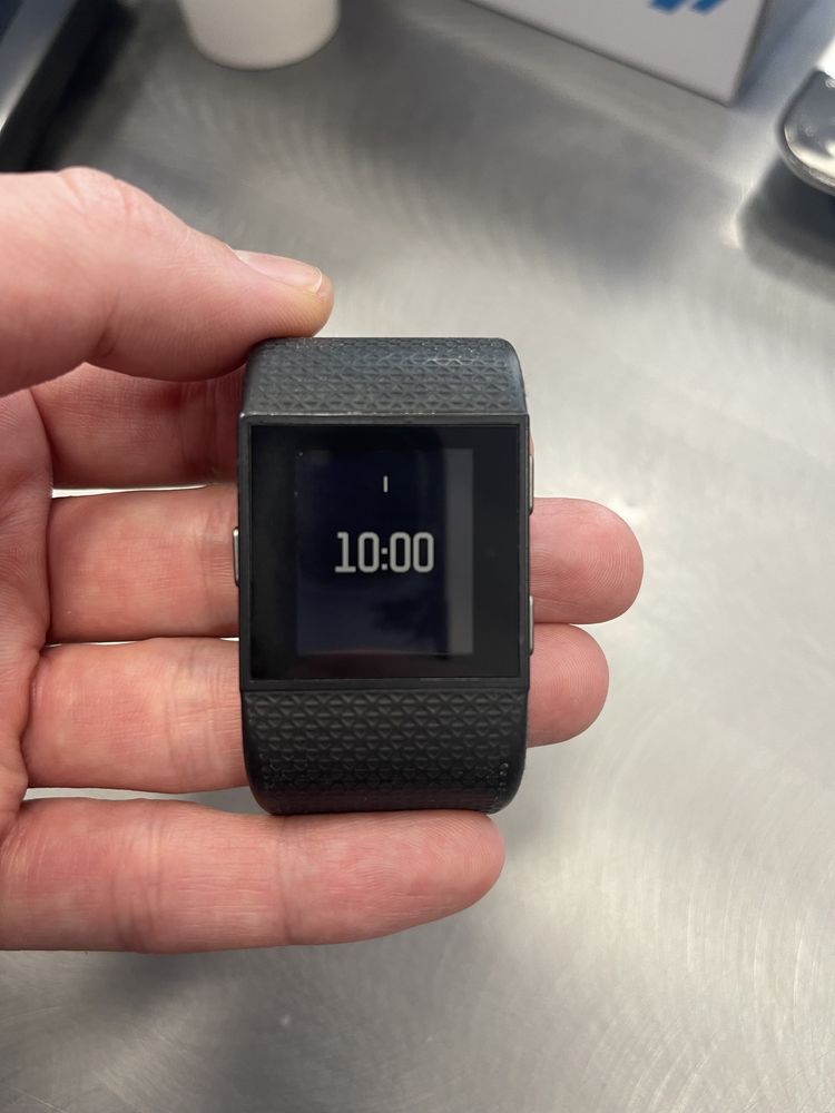 Часовник FitBit Surge