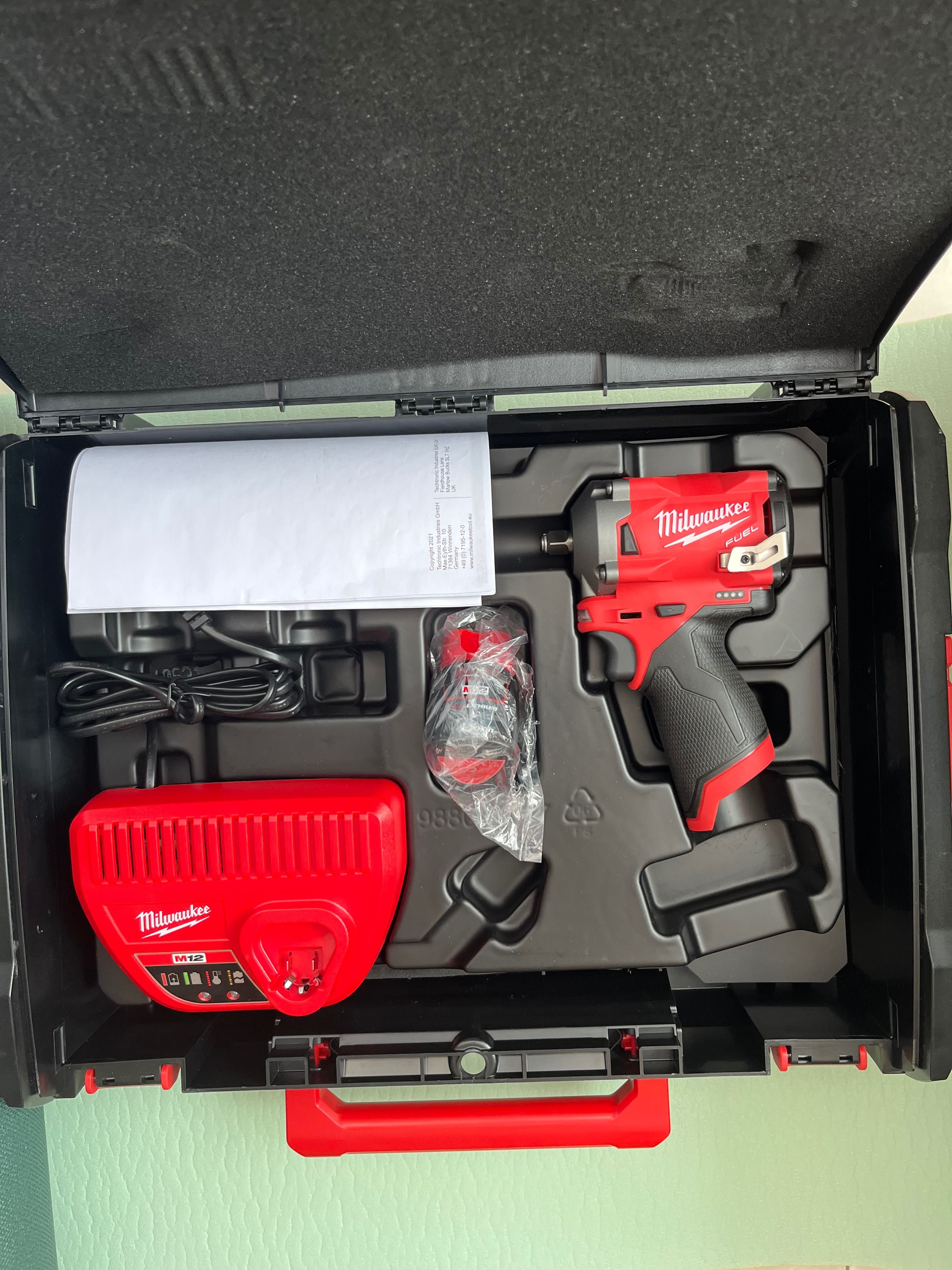 Гайковерт Milwaukee 12V 339Nm M12FIW38 3/8 захват